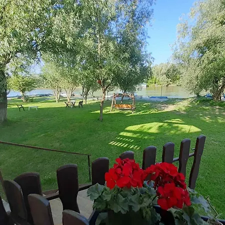 別荘 Vikendica Dunav ノヴィ・サド